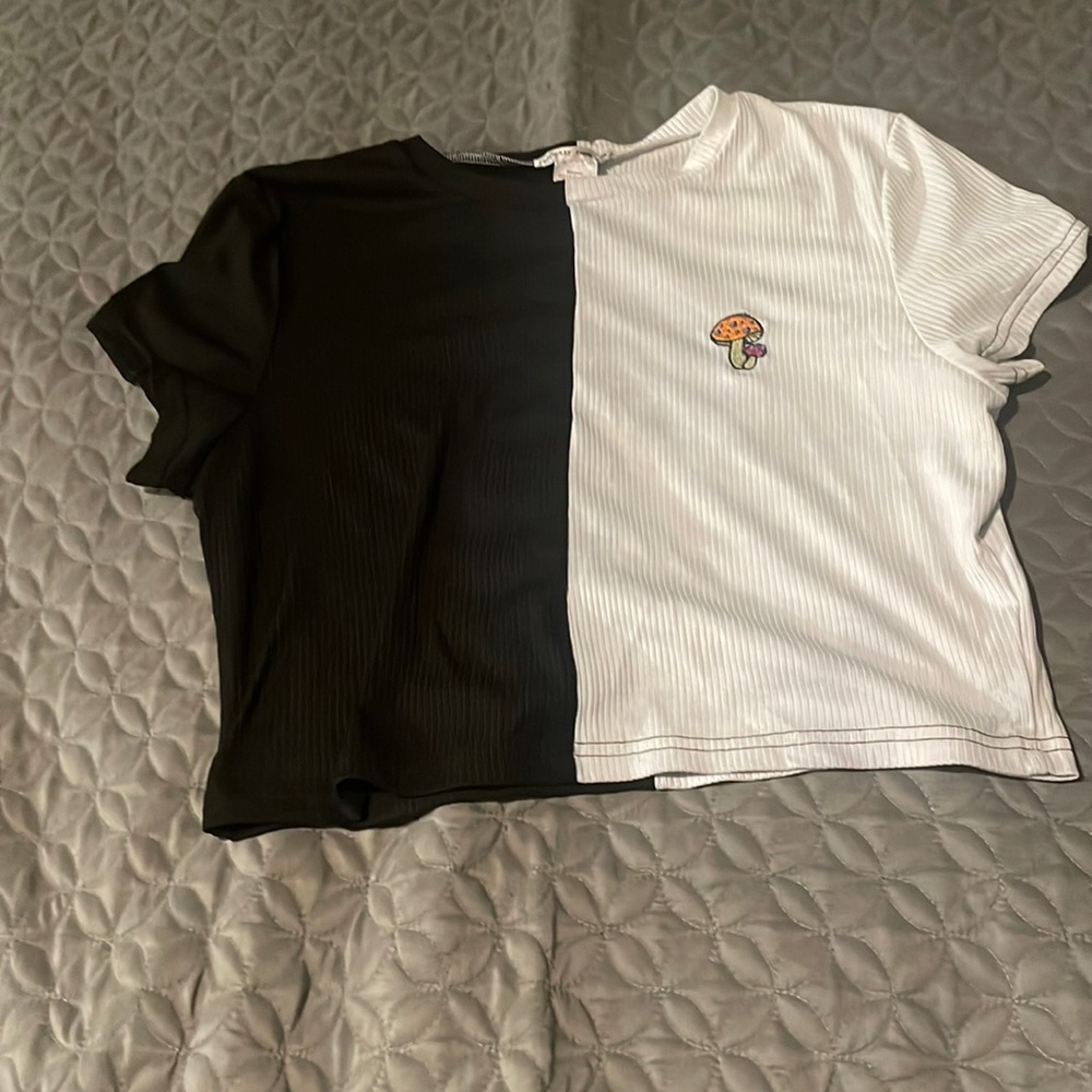 Half black and white shirt sleeve top with little mushroom